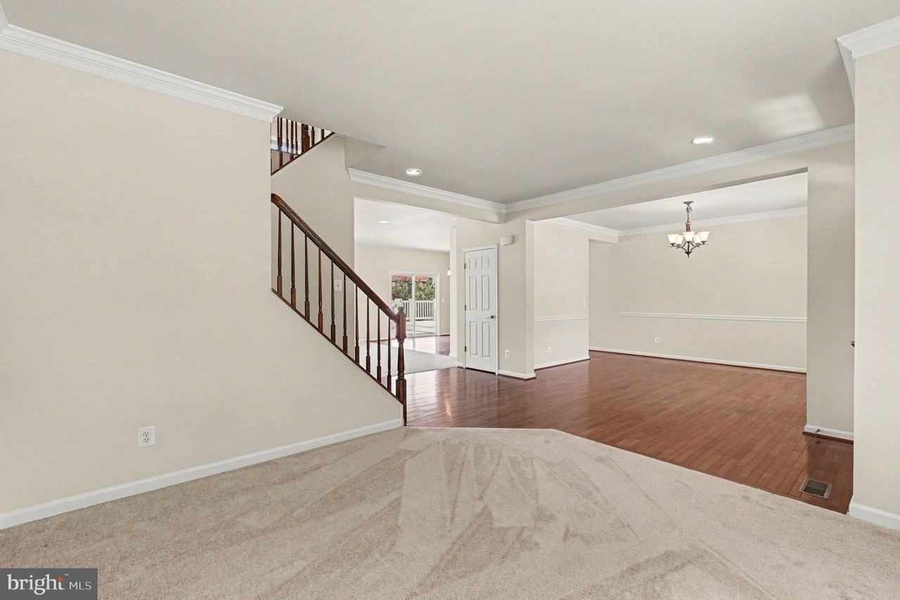 9709 Glenn Brooke Ct - Photo 4 of 35