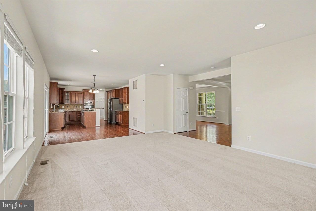 9709 Glenn Brooke Ct - Photo 7 of 35