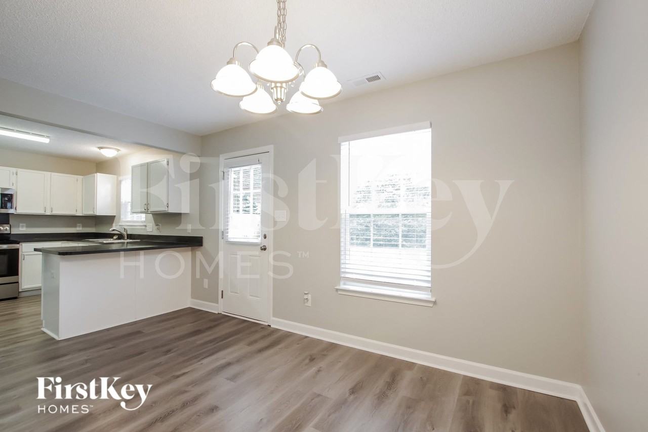 2819 Rosemeade Dr - Photo 5 of 15