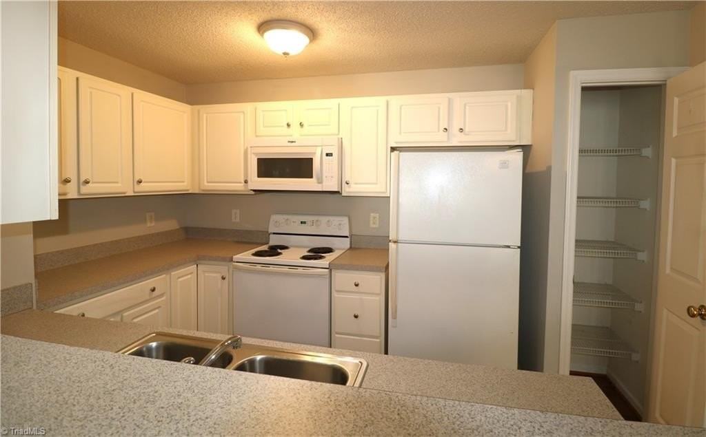 421 Timberline Ridge Ct - Photo 7 of 18