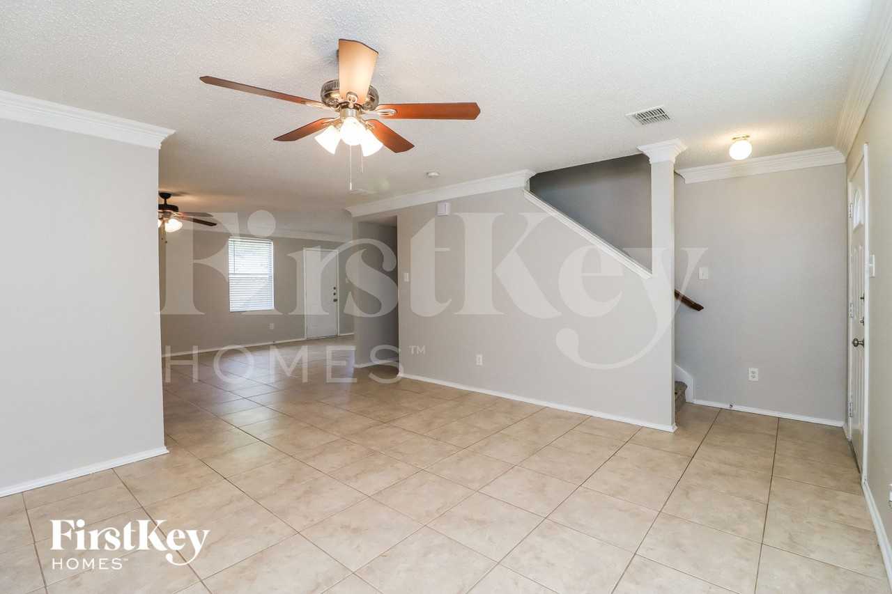 3900 Golden Horn Ln - Photo 5 of 15