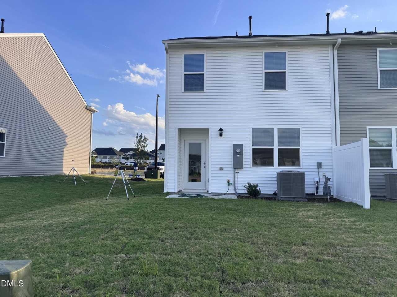 370 Freestall Dr - Photo 2 of 25