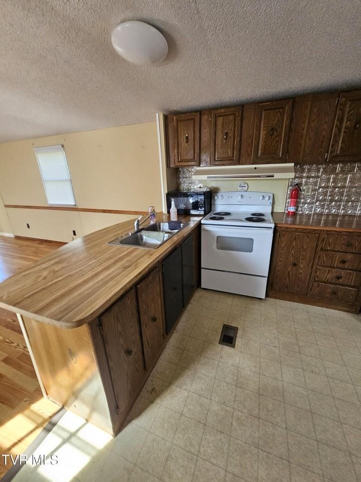 302 Chapel St #302 - Photo 3 of 15