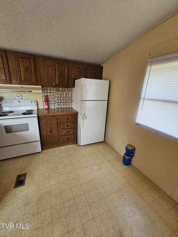 302 Chapel St #302 - Photo 4 of 15