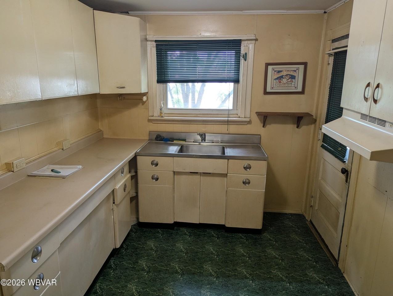 1543 Louisa St - Photo 5 of 9