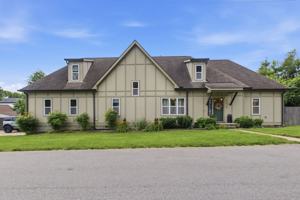 featured image of 4010 Burrus St #1