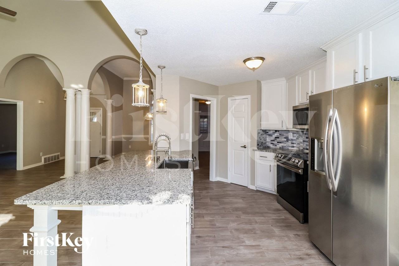 523 S Sanga Rd - Photo 4 of 14