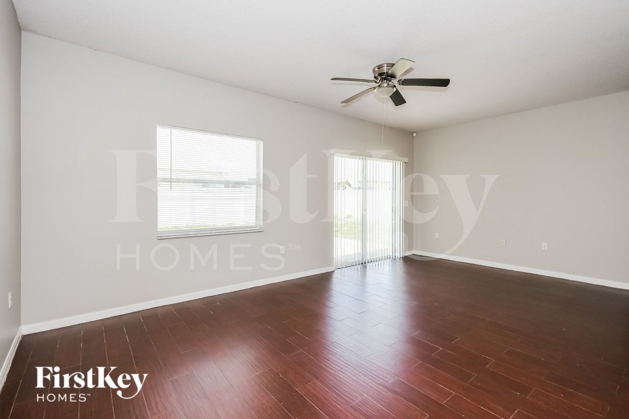 958 Cumberland Dr - Photo 3 of 16