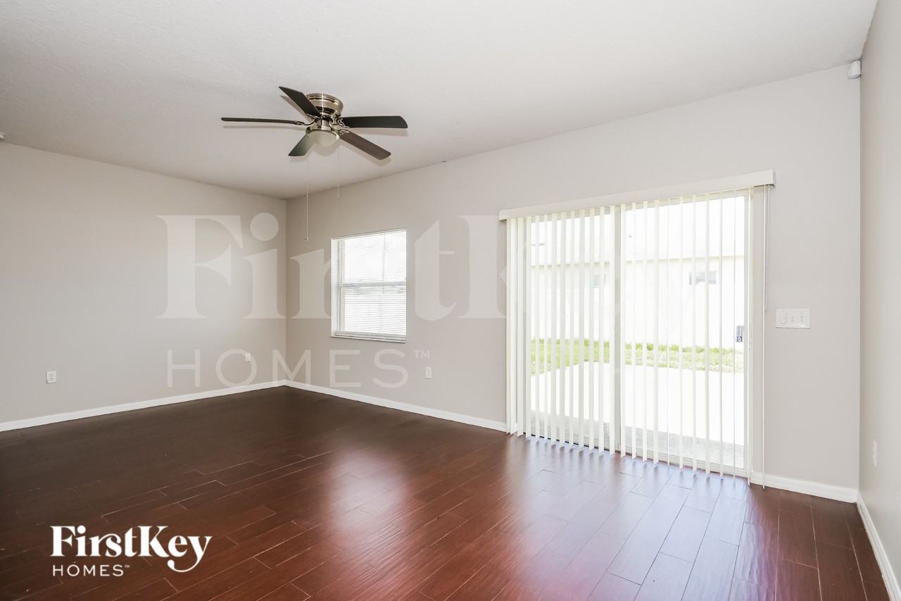 958 Cumberland Dr - Photo 4 of 16
