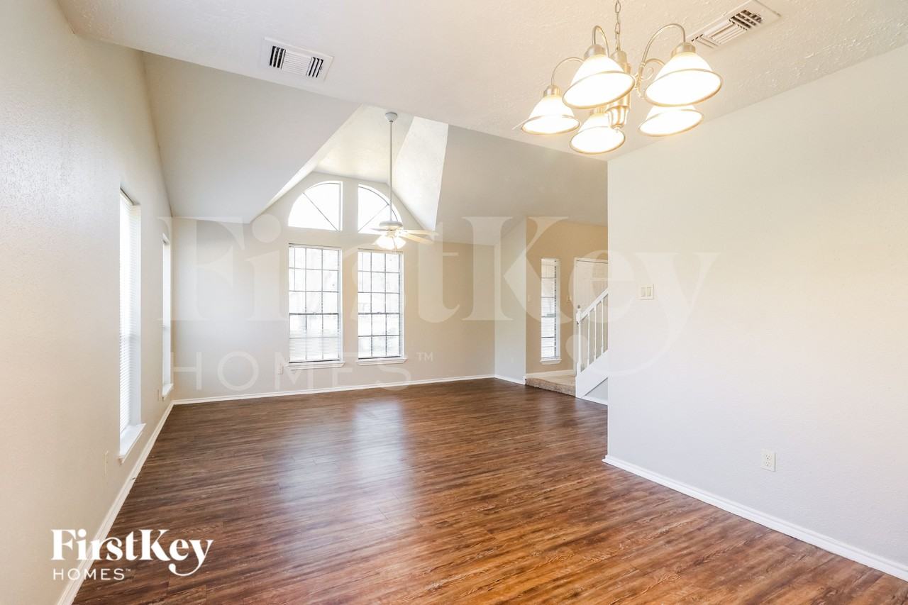7447 Woodland West Dr - Photo 4 of 16
