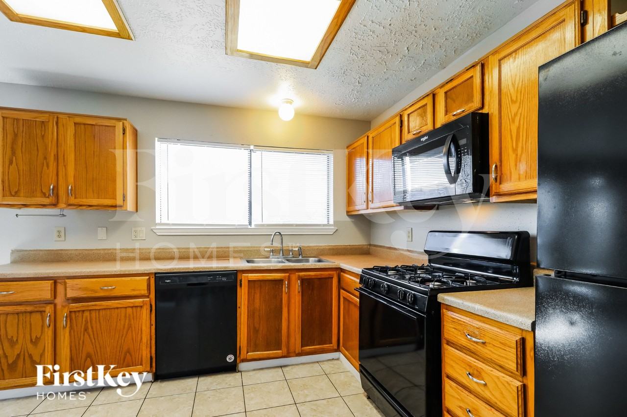 7447 Woodland West Dr - Photo 6 of 16