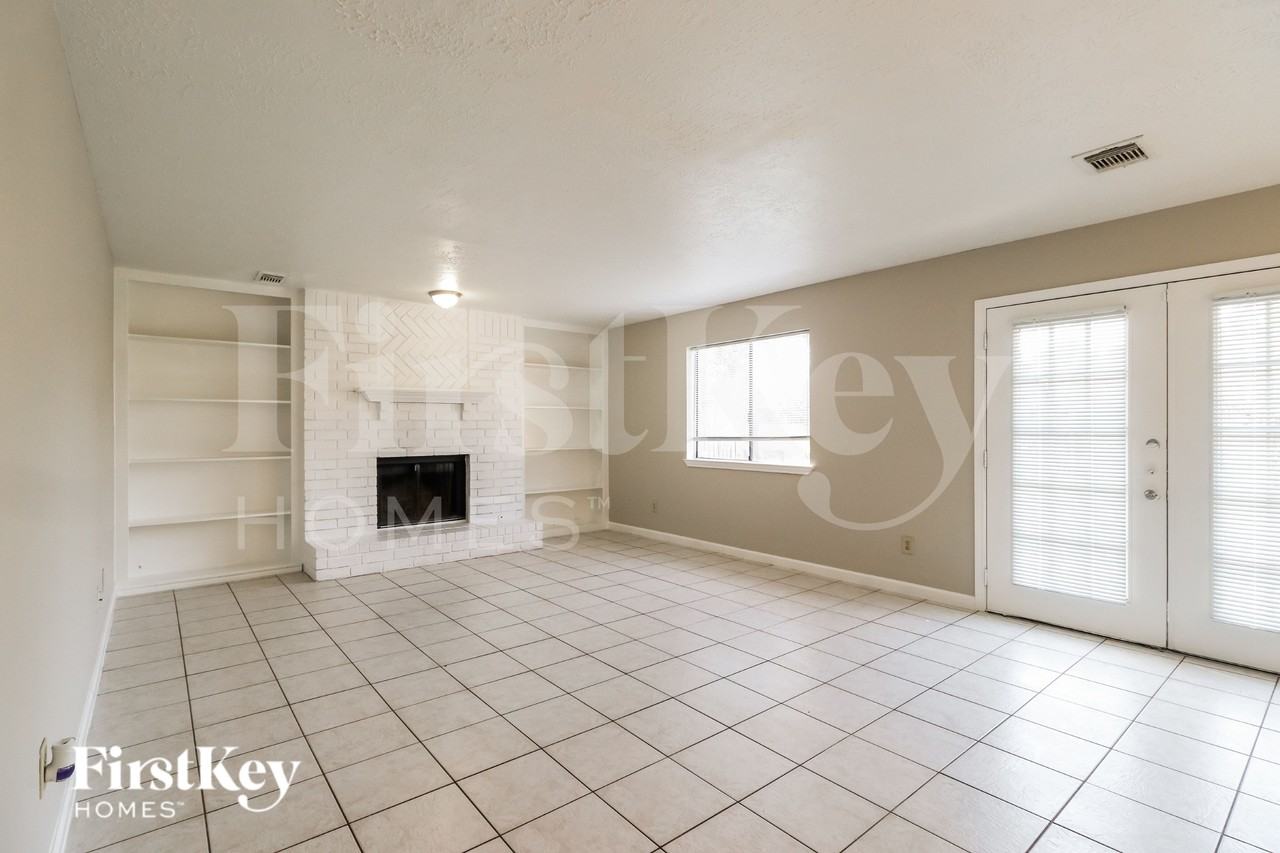 7447 Woodland West Dr - Photo 7 of 16