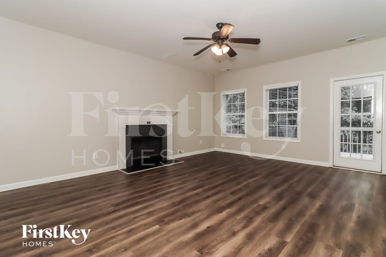 528 Valleyside Dr - Photo 3 of 19