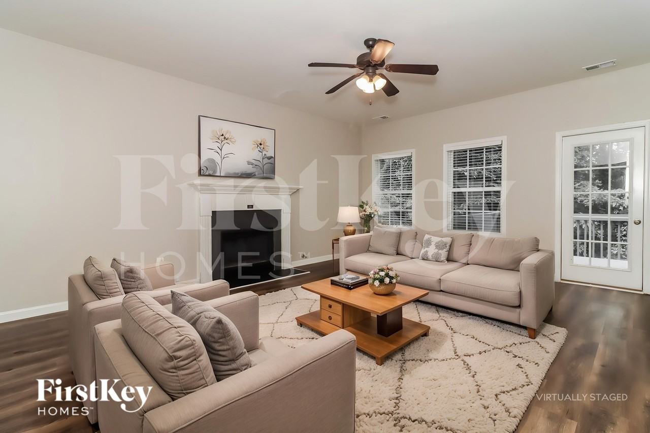 528 Valleyside Dr - Photo 4 of 19