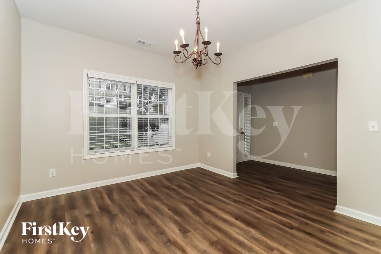 528 Valleyside Dr - Photo 5 of 19