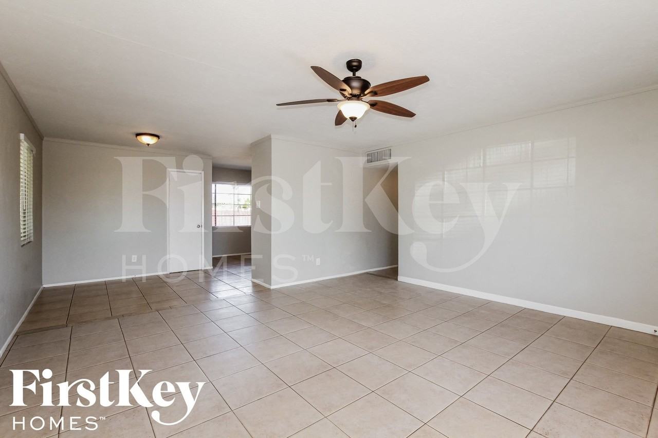 4220 W Cavalier Dr - Photo 3 of 15
