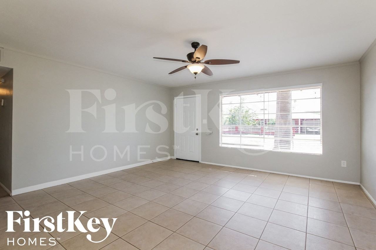 4220 W Cavalier Dr - Photo 4 of 15