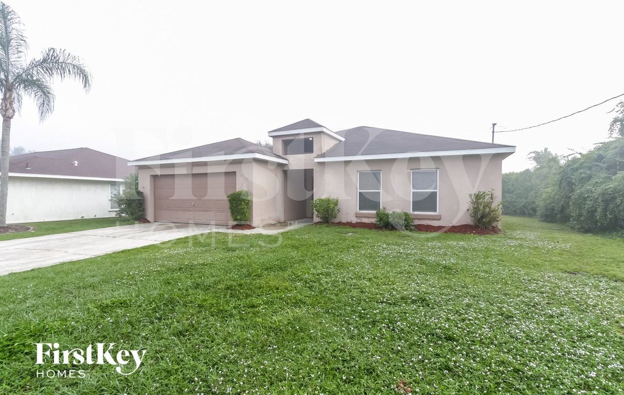 2598 N Biscayne Dr - Photo 2 of 15