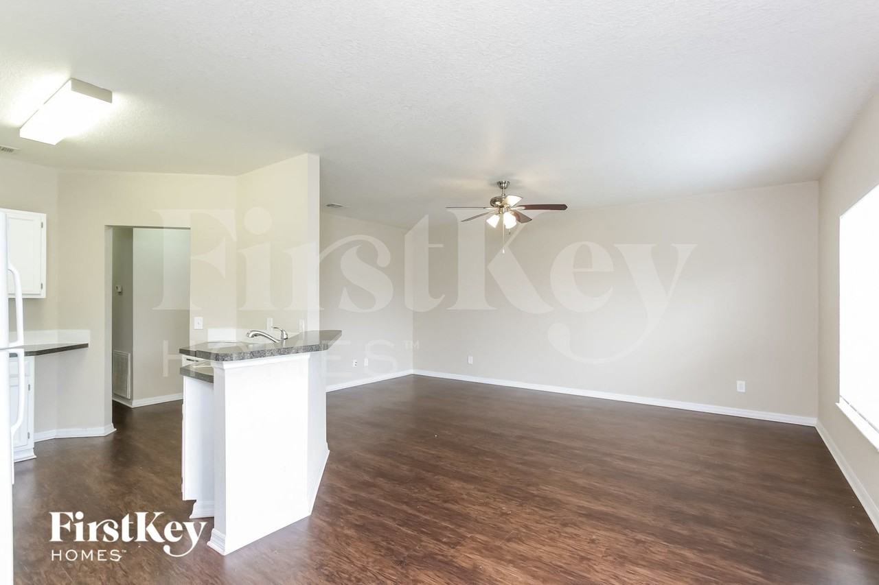2598 N Biscayne Dr - Photo 5 of 15