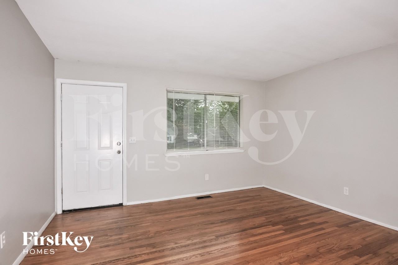 2320 Grants Pkwy - Photo 3 of 18