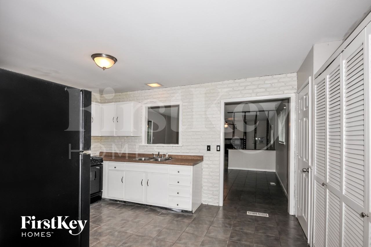 2320 Grants Pkwy - Photo 7 of 18
