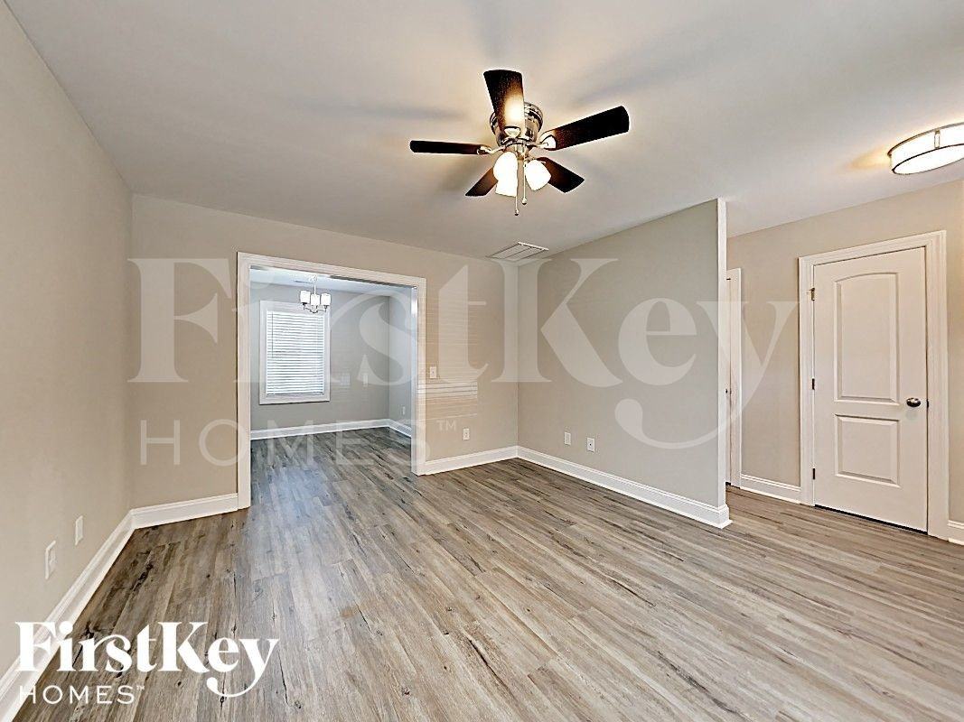 149 American Ave Ne - Photo 3 of 17