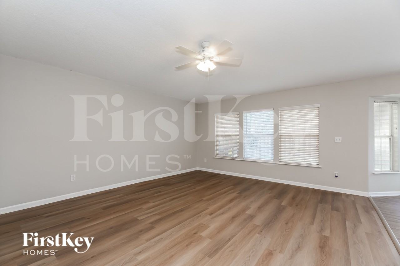 1437 Heather Ct - Photo 3 of 16