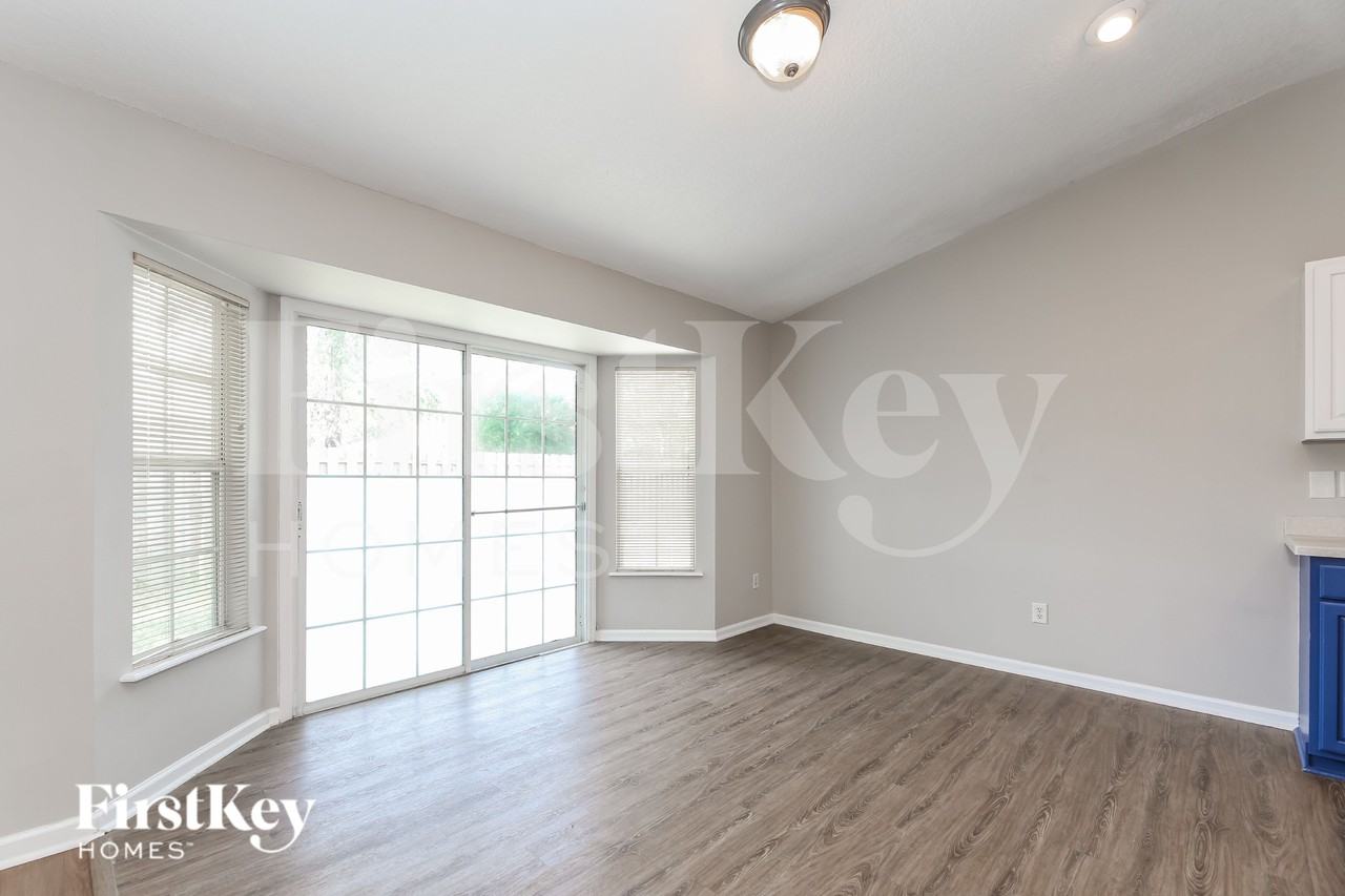 1437 Heather Ct - Photo 6 of 16