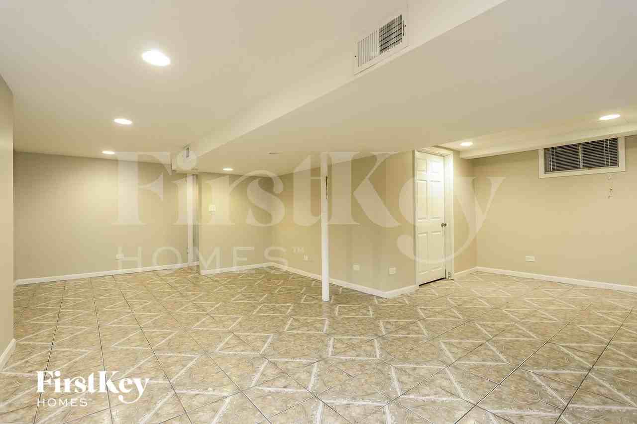 1119 S President St - Photo 3 of 15