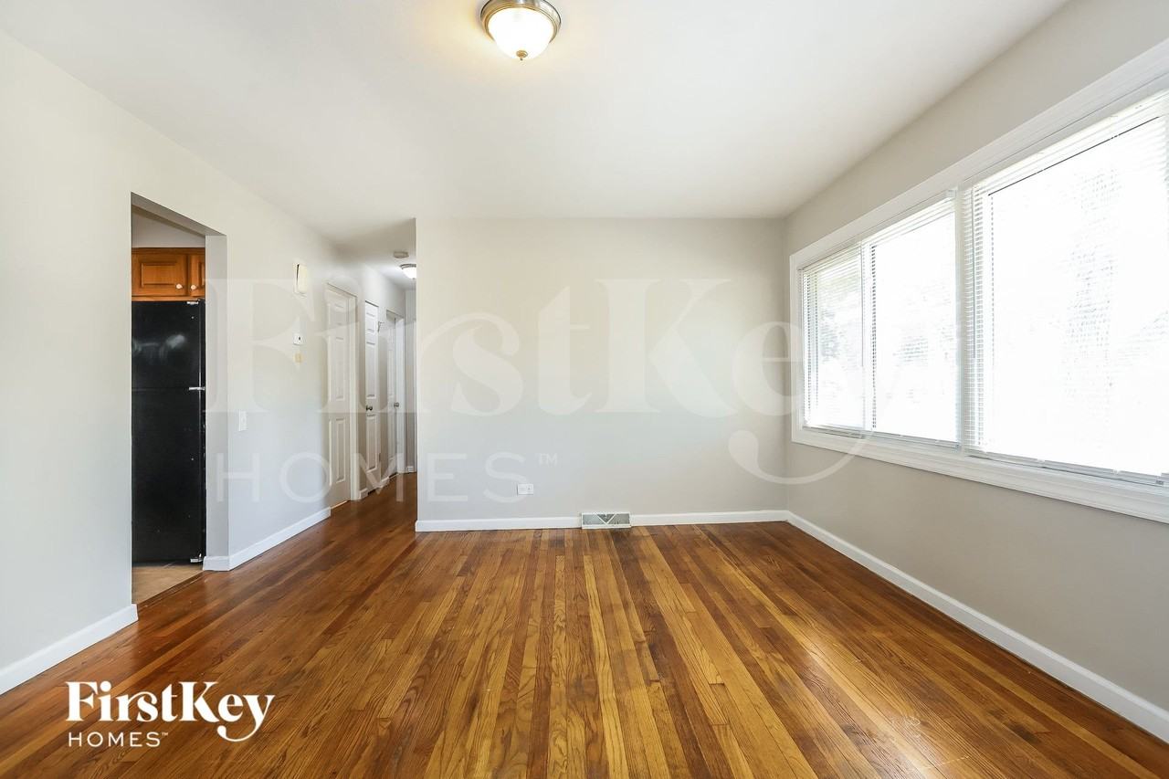 1119 S President St - Photo 4 of 15