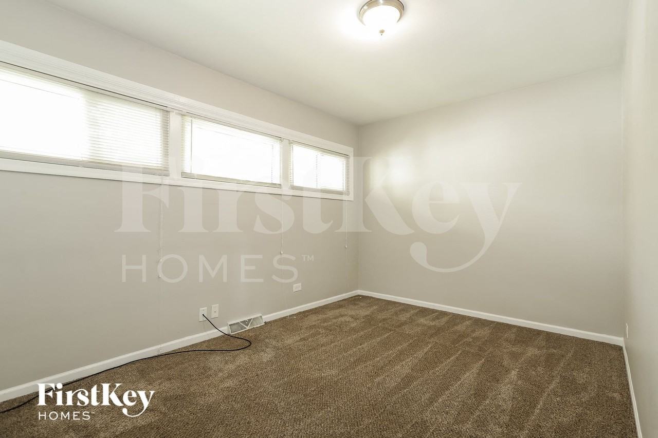 1119 S President St - Photo 6 of 15
