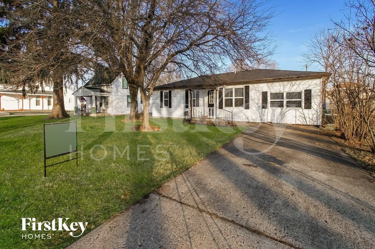 1032 E Third St - Photo 2 of 15