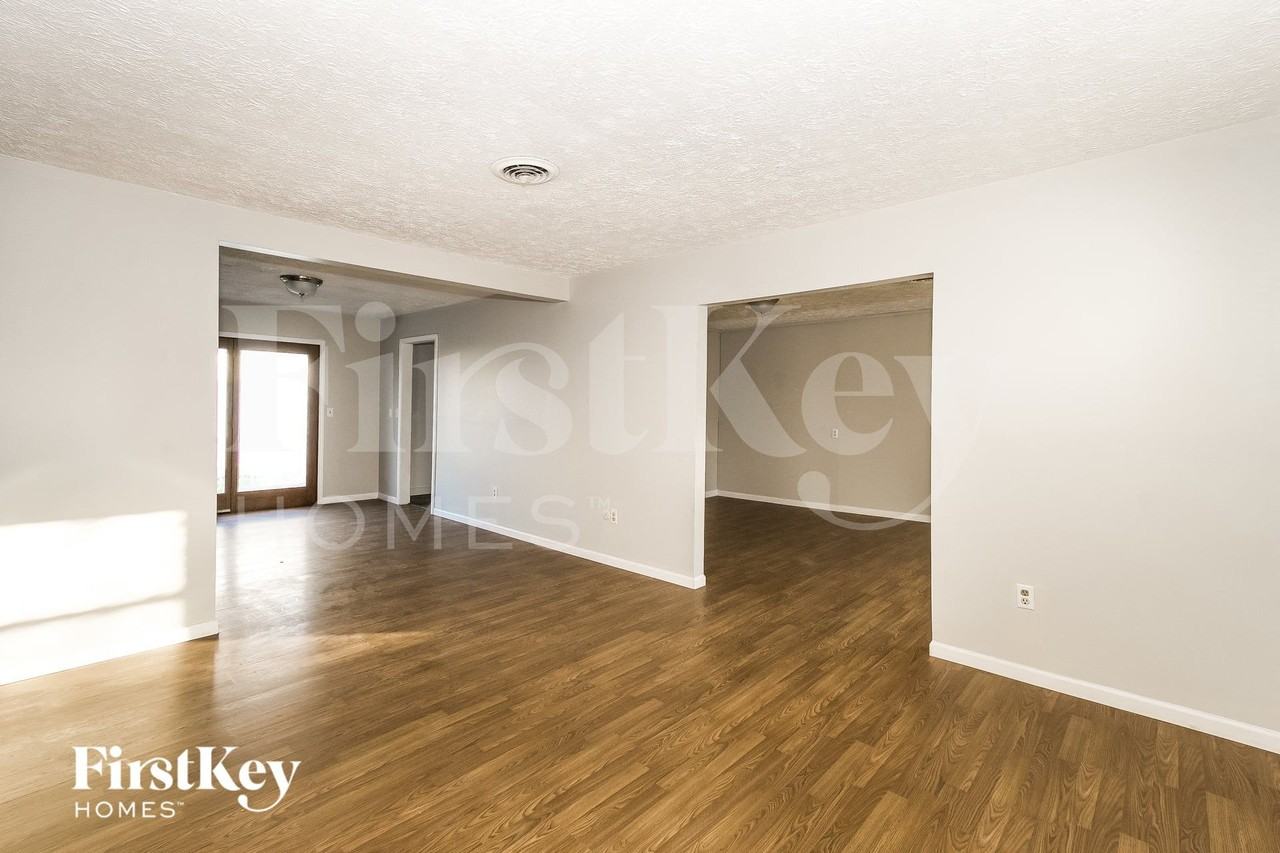 1032 E Third St - Photo 4 of 15