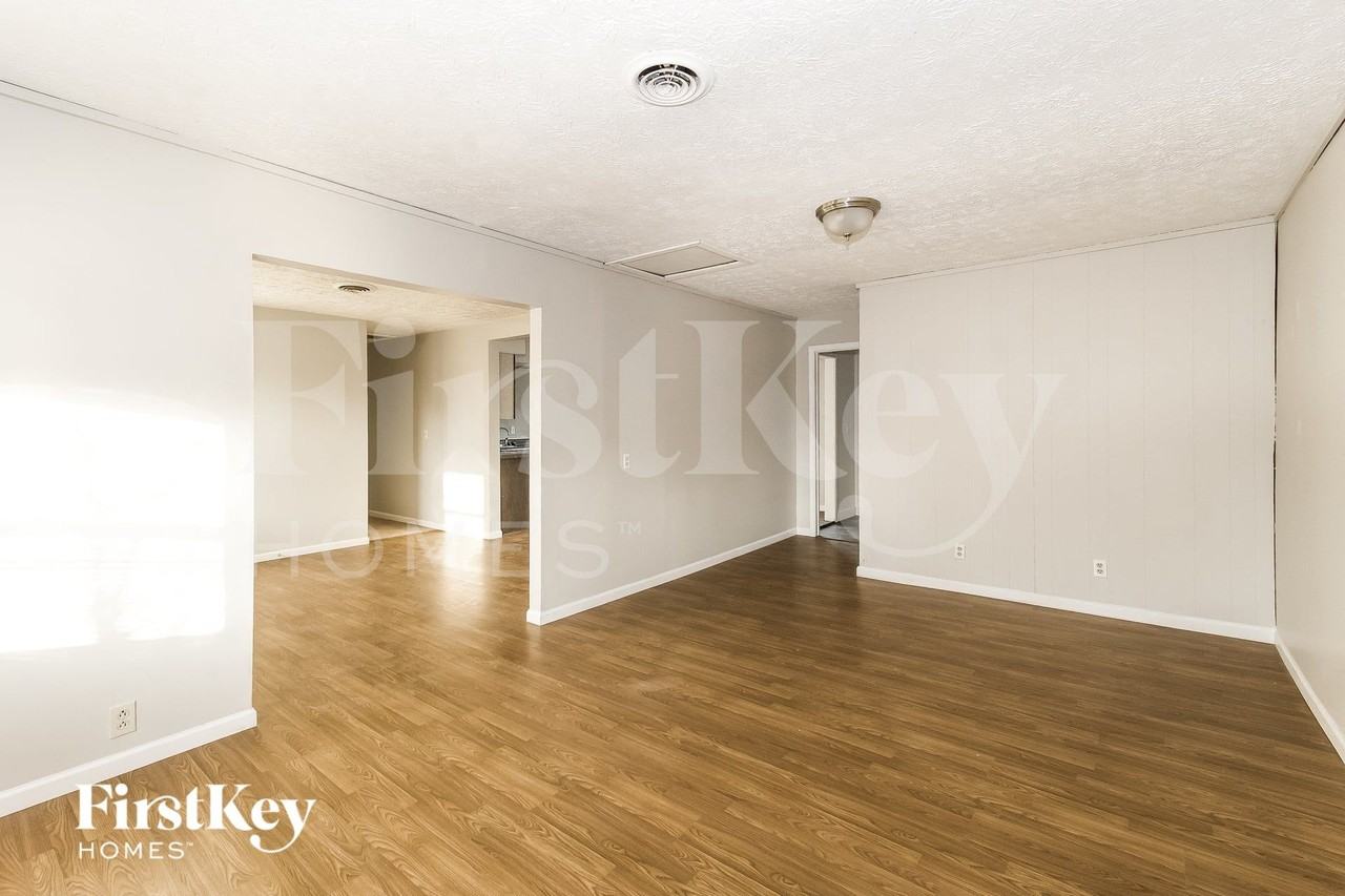1032 E Third St - Photo 5 of 15