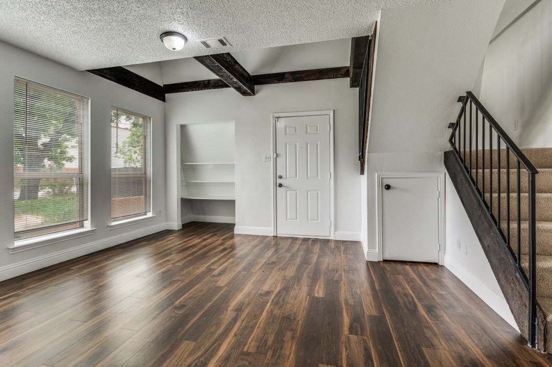 809 E Pioneer Dr #1 - Photo 3 of 13