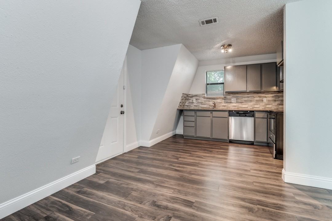 809 E Pioneer Dr #1 - Photo 4 of 13