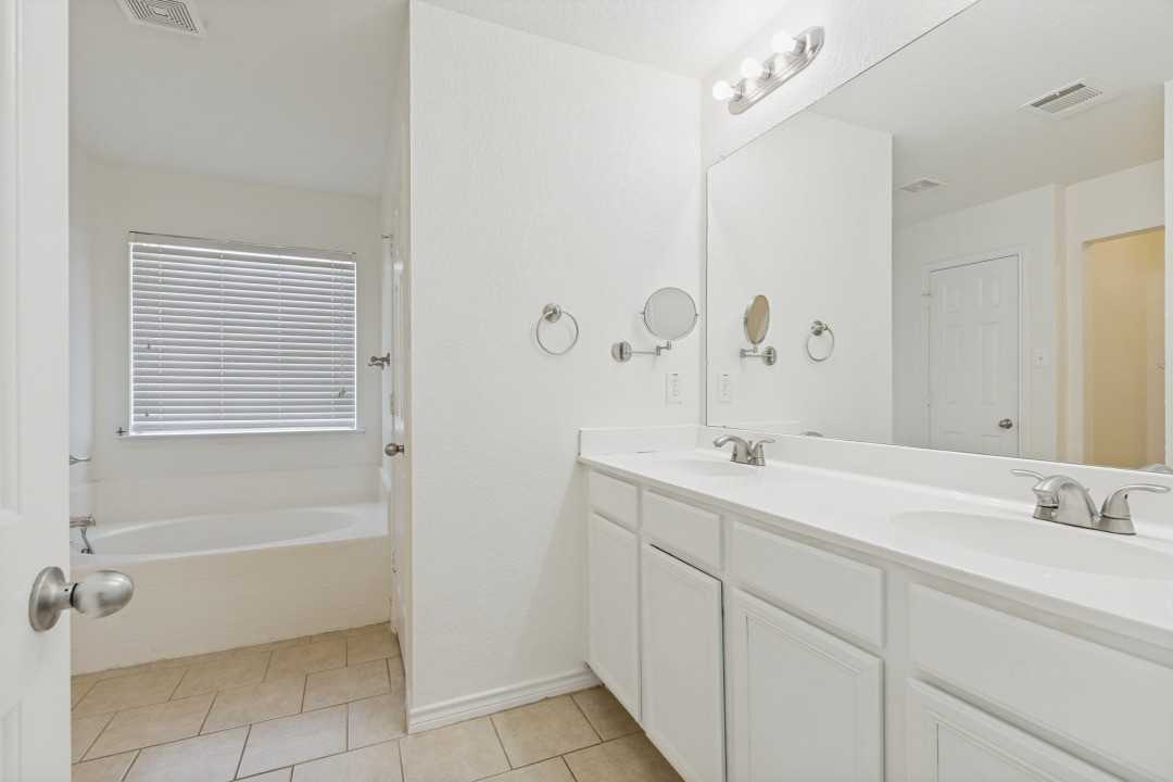 900 San Felipe Trl #1 - Photo 7 of 13