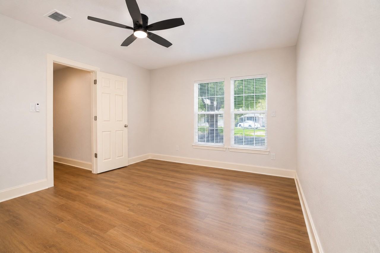 1011 N Valderas Texas #1 - Photo 6 of 11