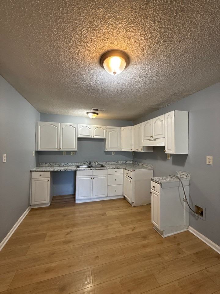 309 N Tipton St #1 - Photo 3 of 8