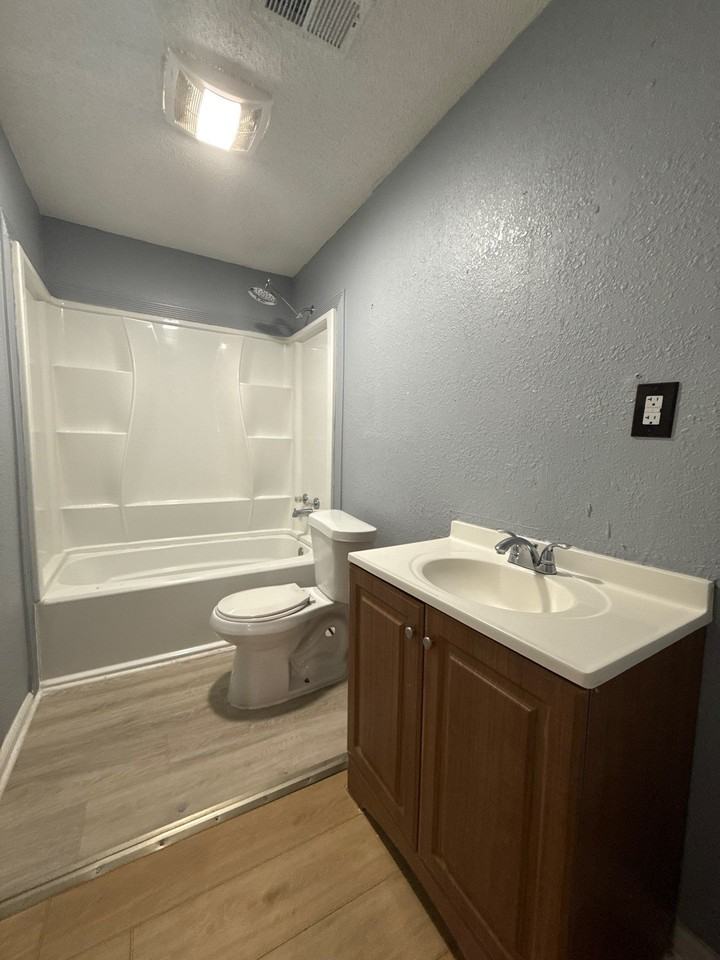 309 N Tipton St #1 - Photo 7 of 8