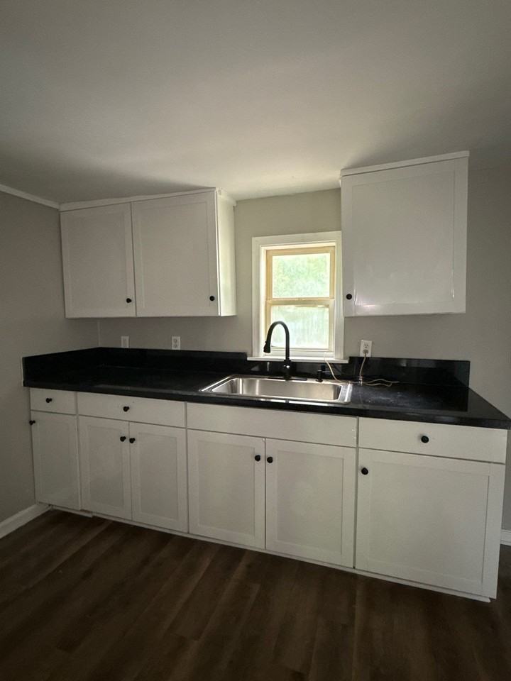 535 N College St #A - Photo 3 of 13