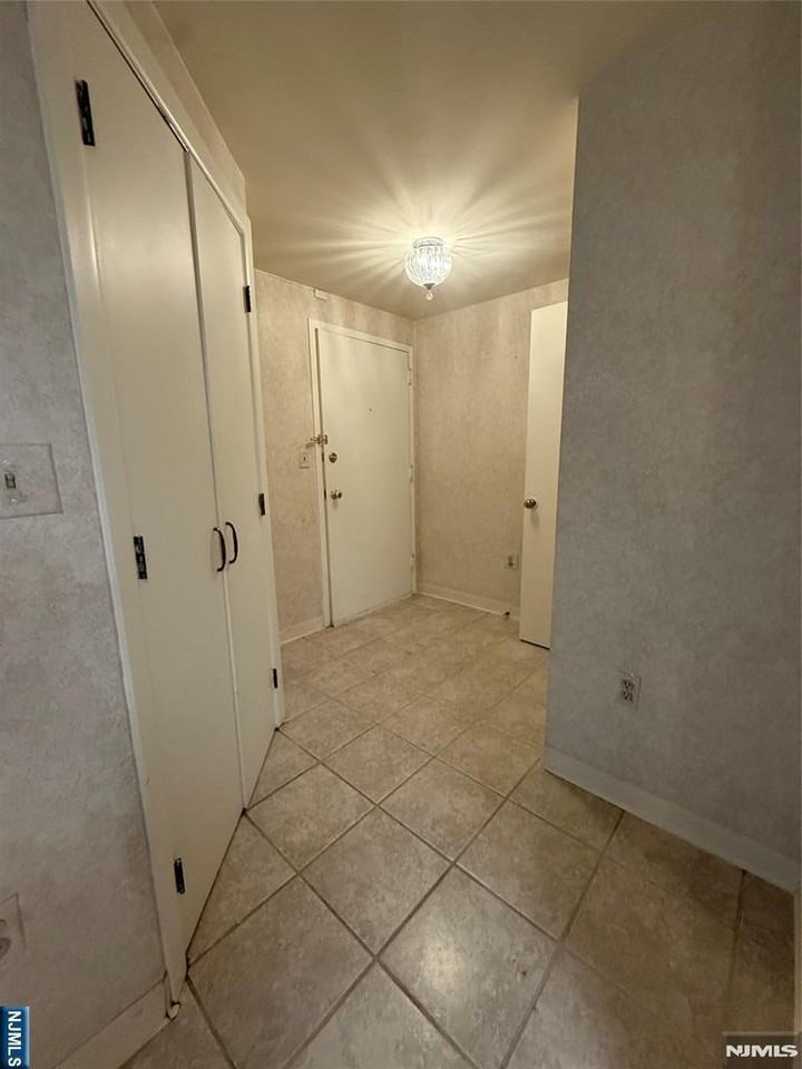 310 Lookout Ave ##106 - Photo 4 of 29