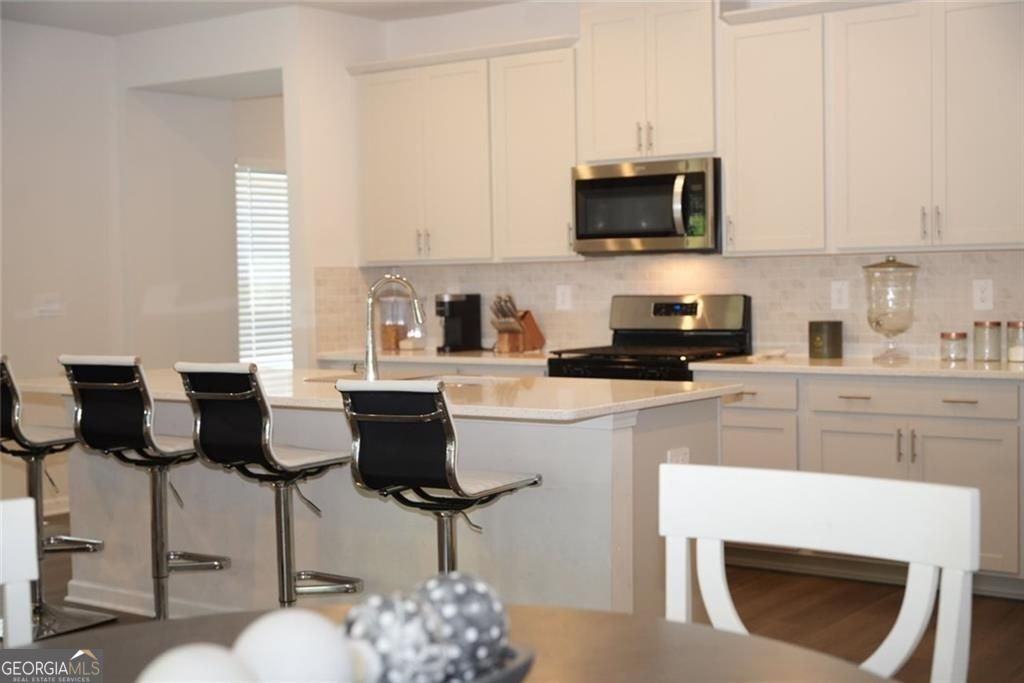 733 Gabby Pt Sw - Photo 3 of 14