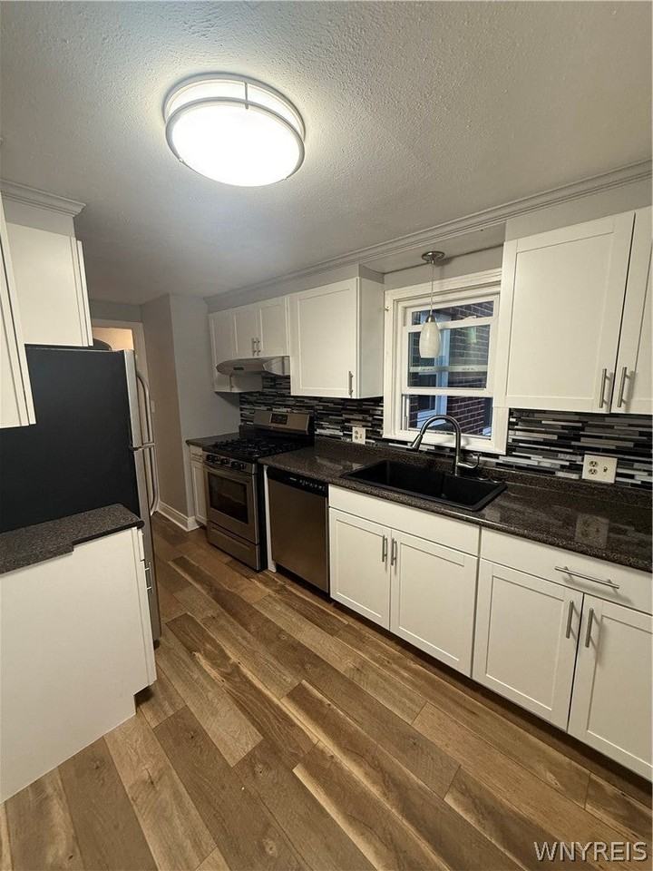 106 E Morris Ave - Photo 3 of 14