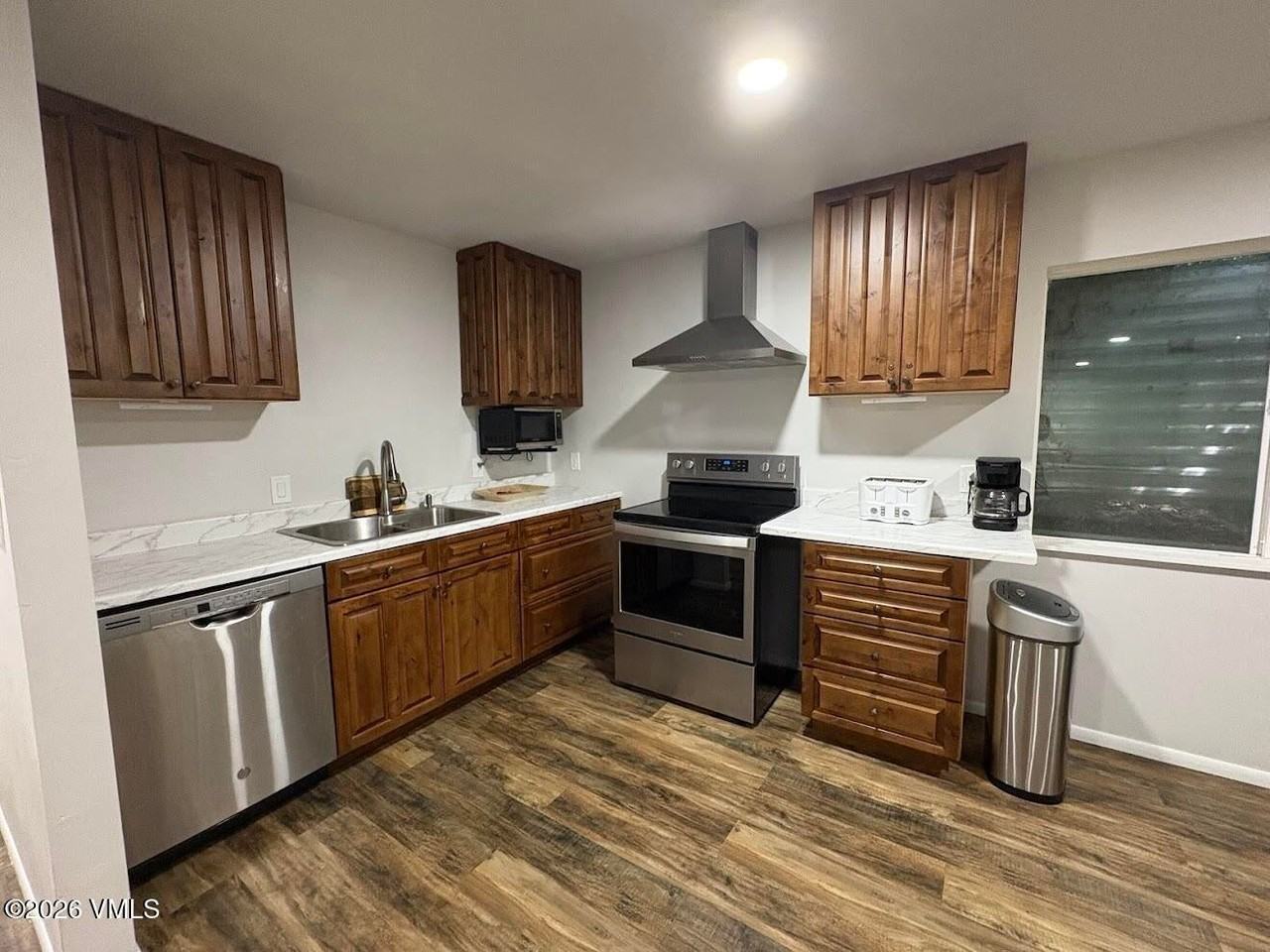 206 Ewing St - Photo 2 of 12