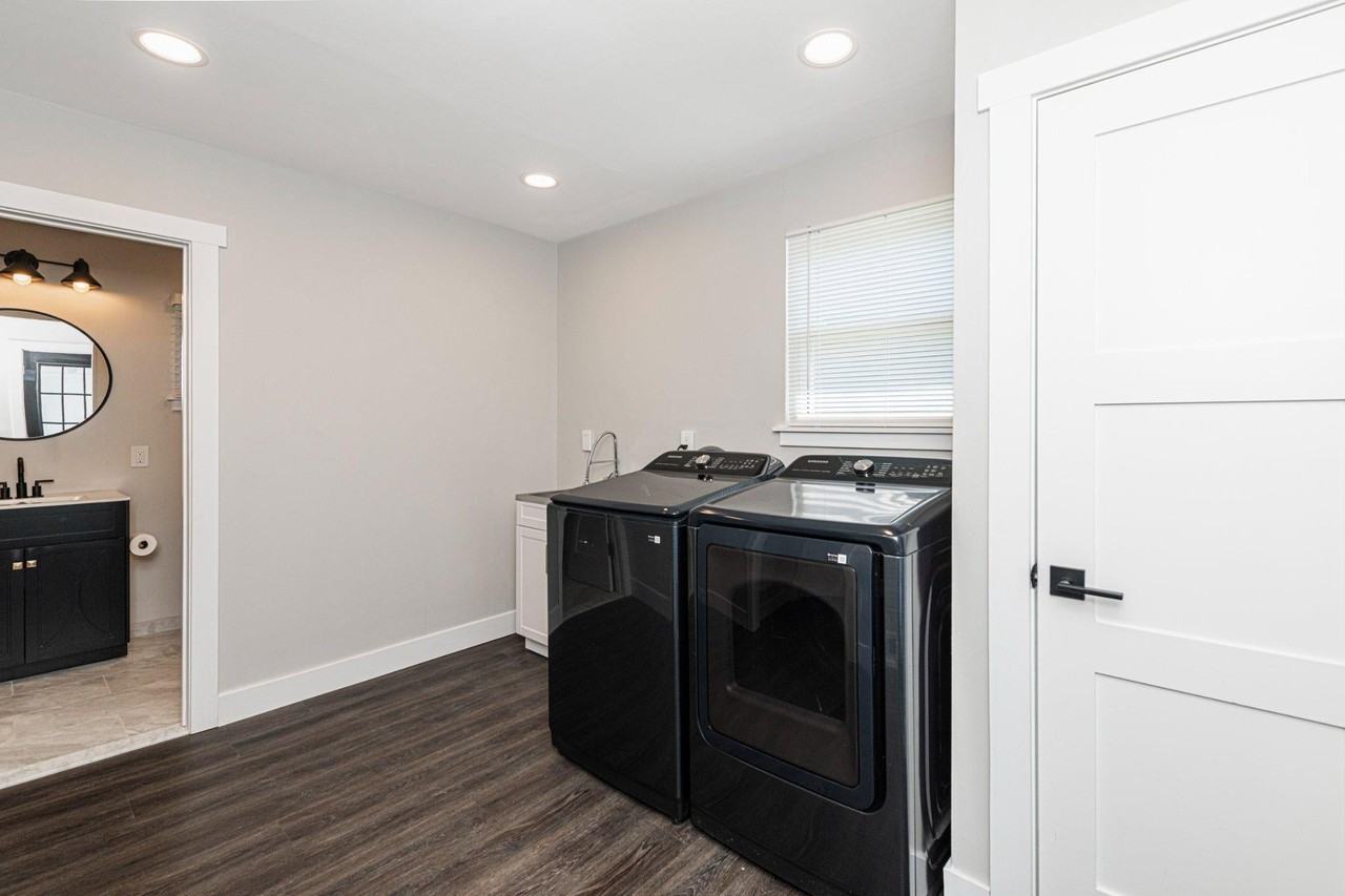 558 Philadelphia Ave - Photo 6 of 33