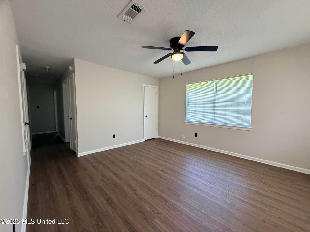 2206 33rd Ave - Photo 2 of 6