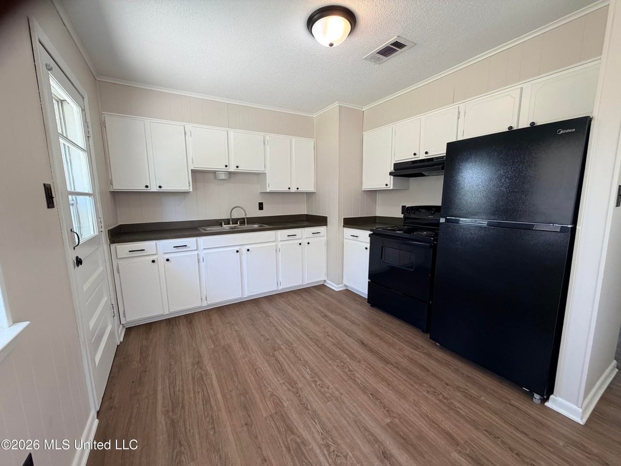 2206 33rd Ave - Photo 3 of 6