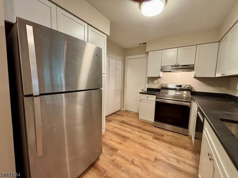 42 Stevens Ct - Photo 2 of 10