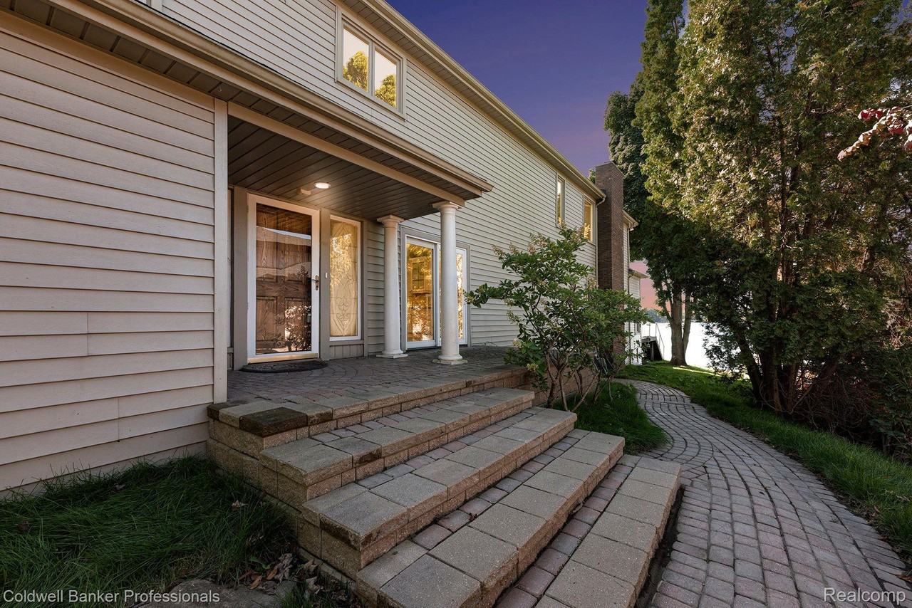 3105 Interlaken St - Photo 4 of 24